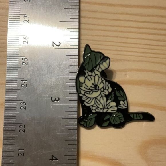 Black Cat Floral Enamel Pin Decorative Accessory Unique Design Cute Lapel - Picture 4 of 4